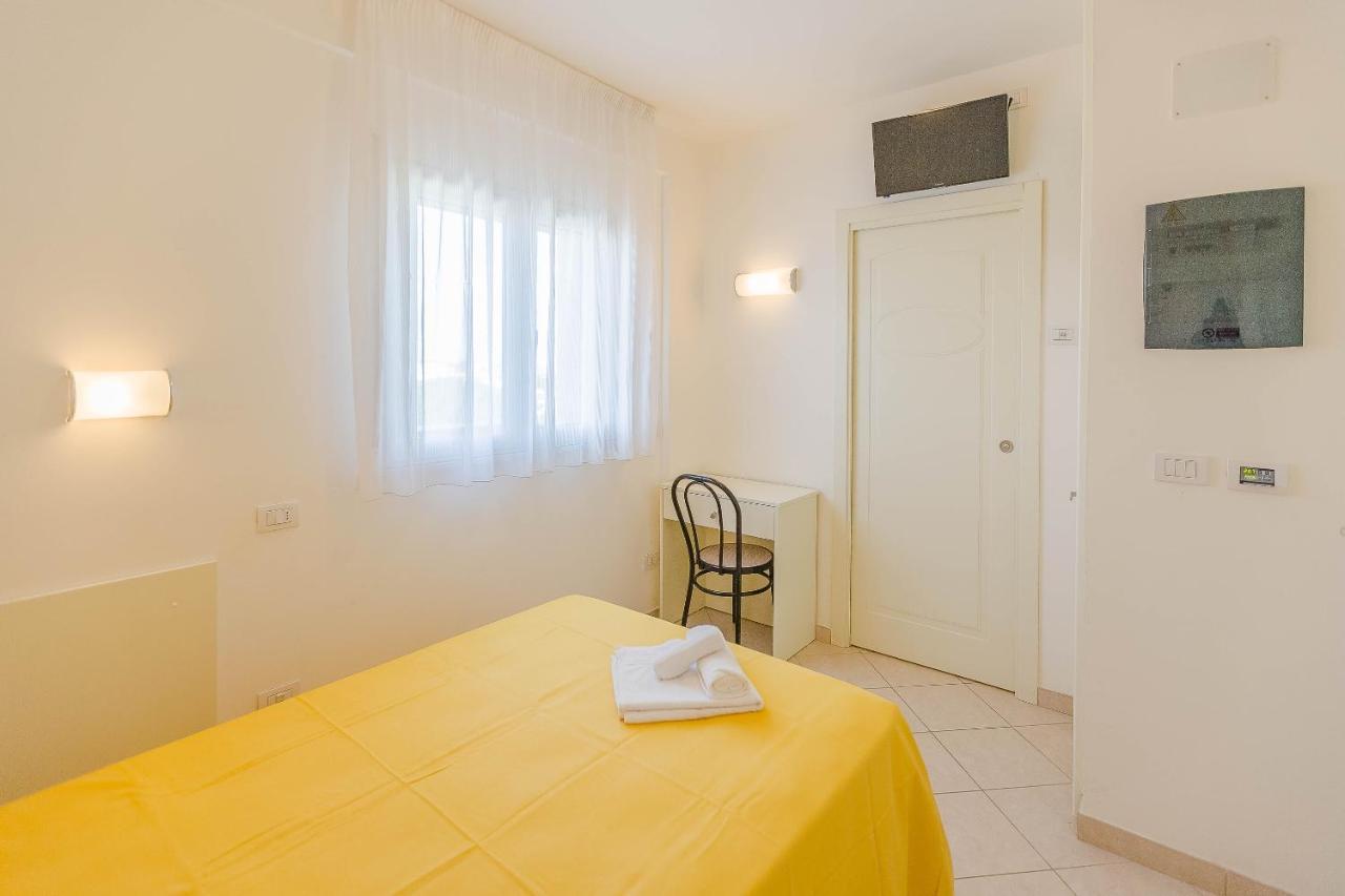 Hotel Confort Rimini Exterior foto