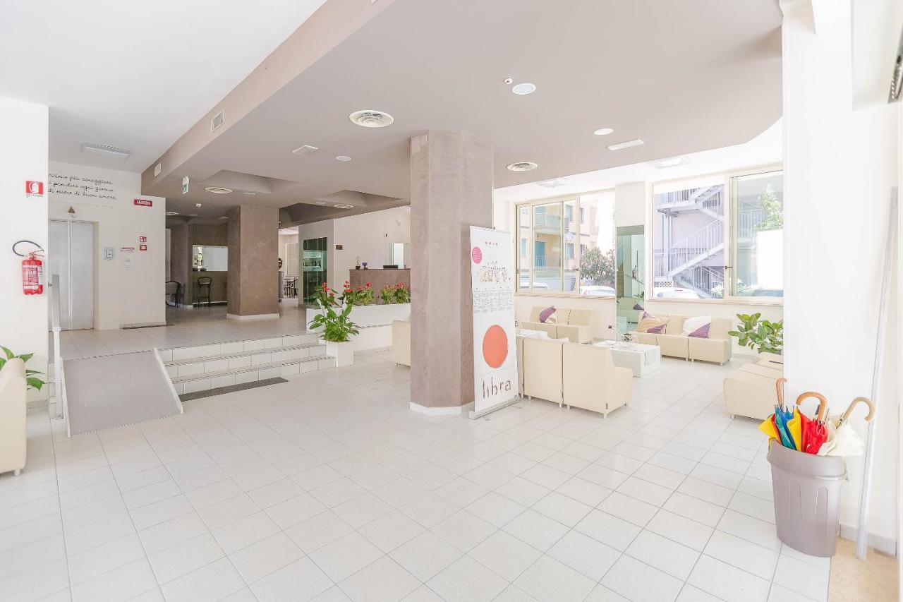 Hotel Confort Rimini Exterior foto