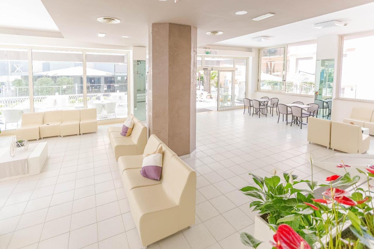 Hotel Confort Rimini Exterior foto