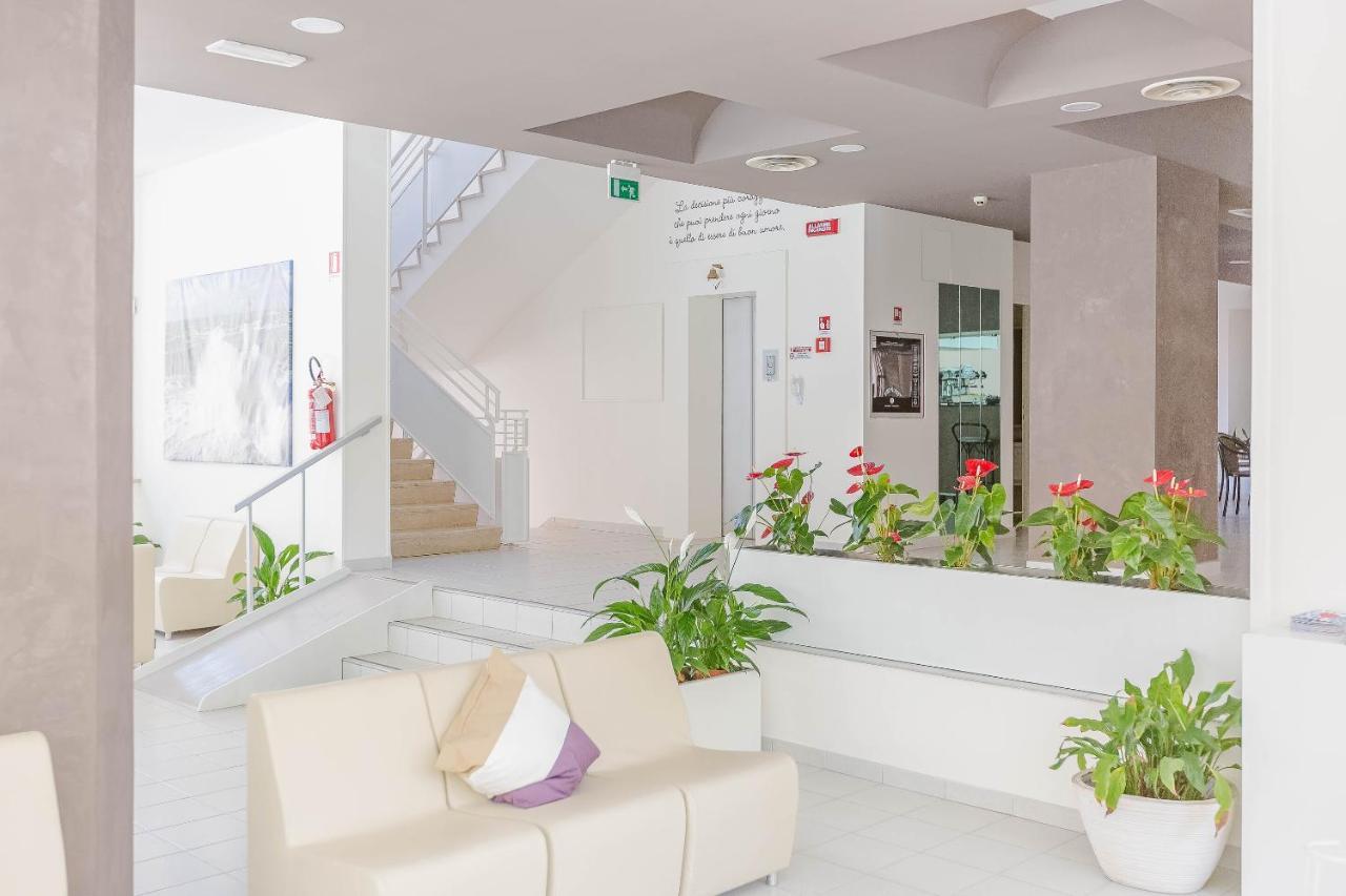 Hotel Confort Rimini Exterior foto