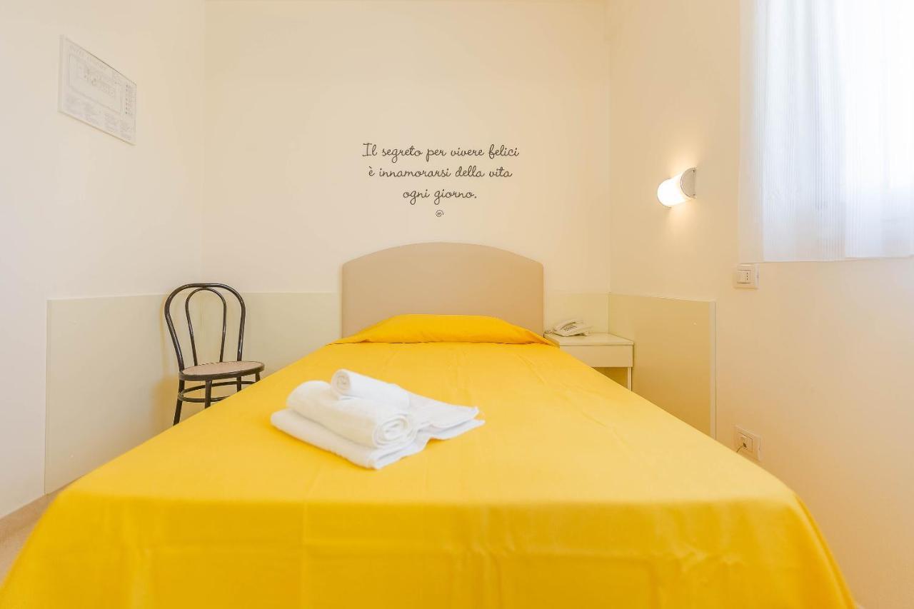 Hotel Confort Rimini Exterior foto