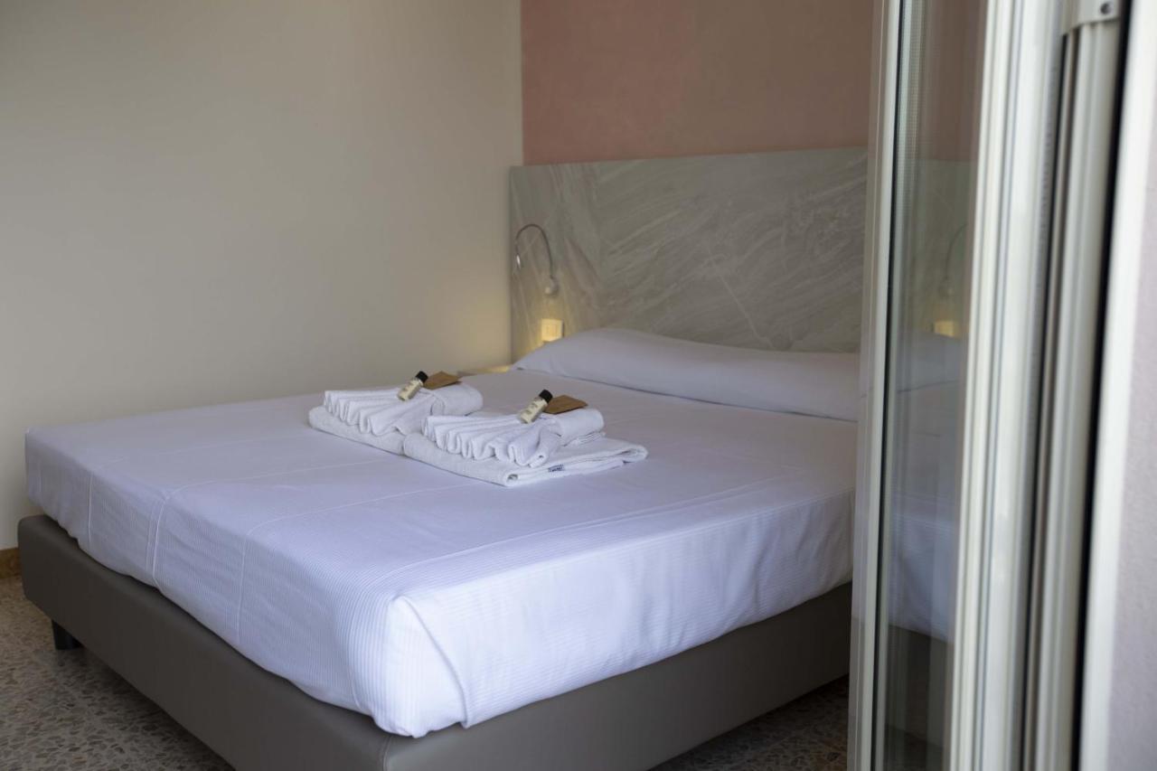 Hotel Confort Rimini Exterior foto