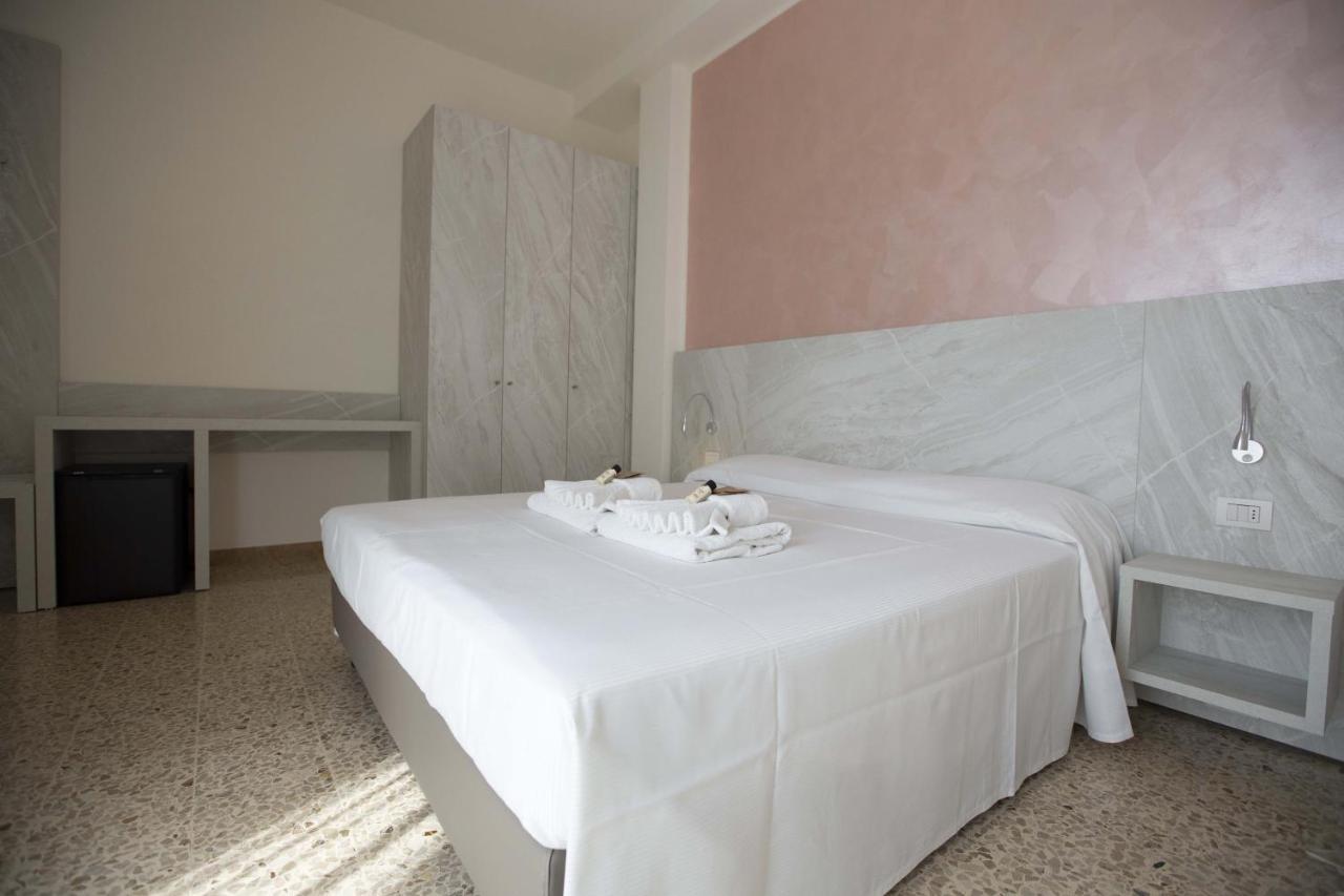 Hotel Confort Rimini Exterior foto