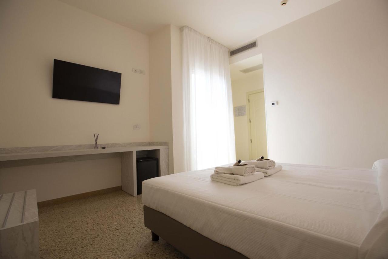 Hotel Confort Rimini Exterior foto