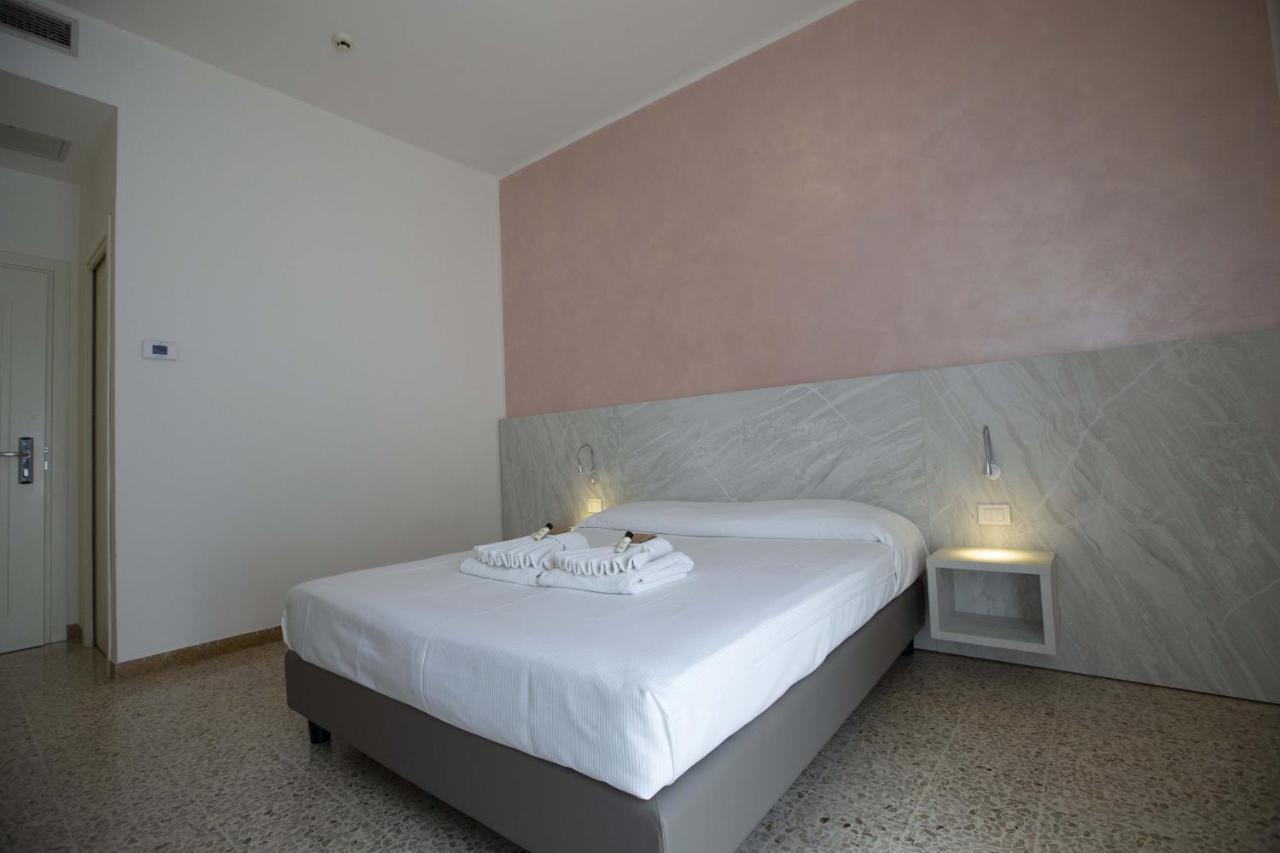 Hotel Confort Rimini Exterior foto