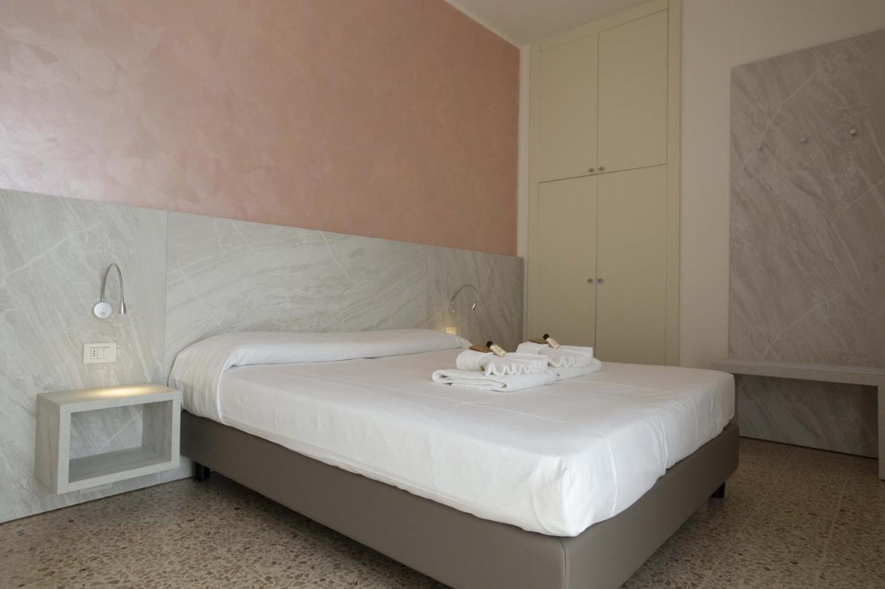Hotel Confort Rimini Exterior foto