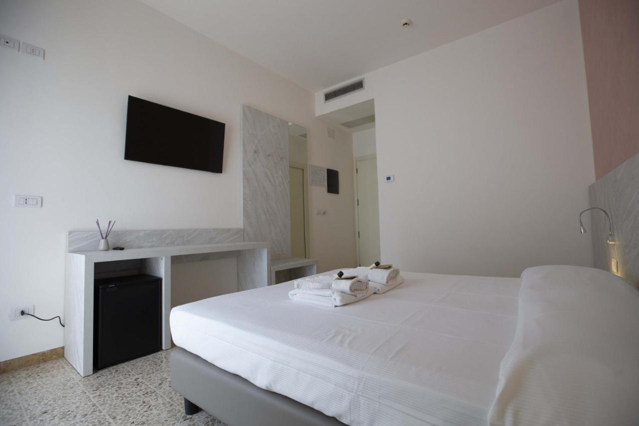 Hotel Confort Rimini Exterior foto